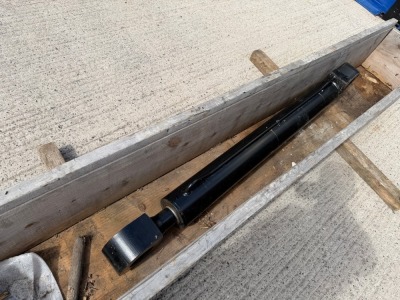 LARGE UNUSED RAM TO SUIT CAT EXCAVATOR