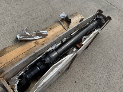 LARGE UNUSED RAM TO SUIT CAT EXCAVATOR