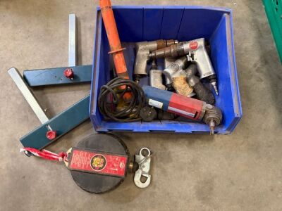 LOT TO INC. ASSORTED AIR TOOLS, FALL ARREST HOSIT, 2No. ROLLERS ENDS ETC.