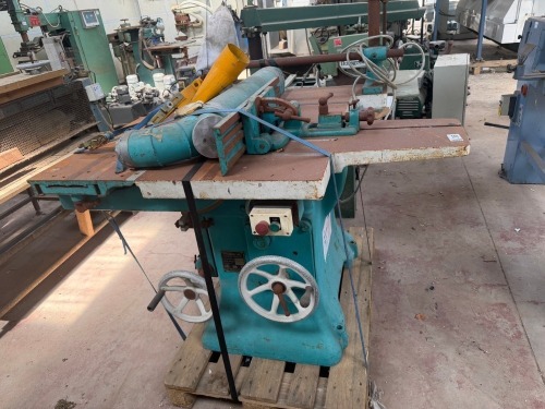 WADKIN 3 PHASE MITRE TABLE SAW