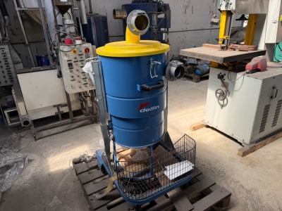UNUSED DELFIN MOBILE DUST EXTRACTION UNIT