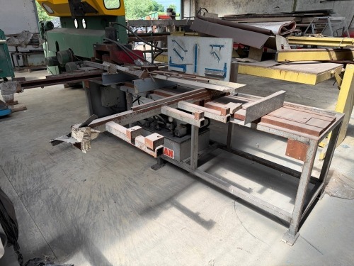 REDMAN HYDRAULIC CLAMP TABLE