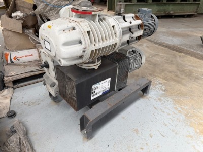 LEYBOLD SV300 3 PHASE VACUUM PUMP