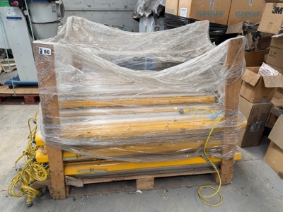 WOODEN CRATE TO INC. LARGE SELECTION OF 110v FLOURESCENT LIGHTS