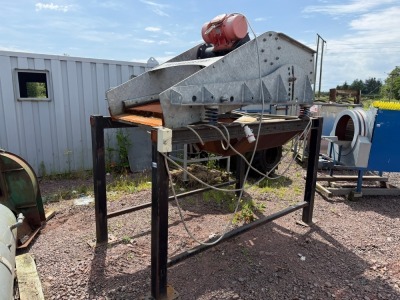 APPROX. 2470mm x 1330mm 3 PHASE SHAKER DECK