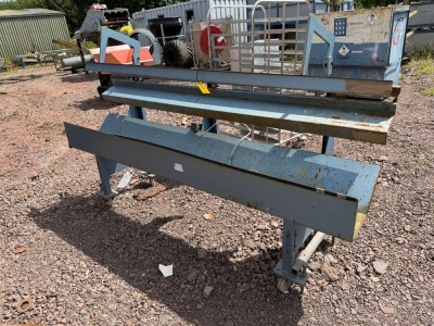 APPROX. 8ft x 2ft MOBILE CLAMPING FRAME
