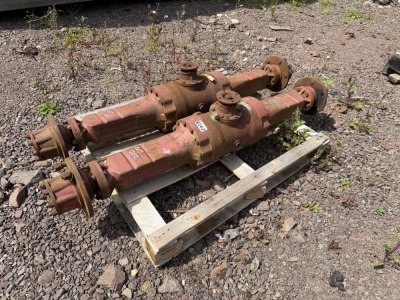 2No. 8 STUD AXLES