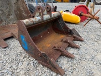 APPROX. 2ft TOOTHED DIGGING BUCKET TO SUIT 2-3 TON MACHINE
