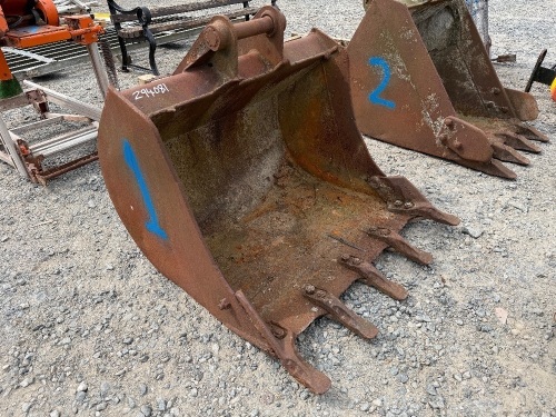 APPROX. 3ft TOOTHED DIGGING BUCKET TO SUIT 6-8 TON MACHINE