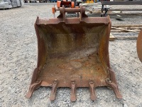 APPROX. 3ft TOOTHED DIGGING BUCKET TO SUIT 6-8 TON MACHINE - 2