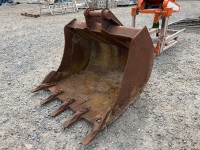 APPROX. 3ft TOOTHED DIGGING BUCKET TO SUIT 6-8 TON MACHINE - 3