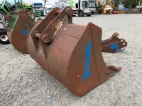 APPROX. 3ft TOOTHED DIGGING BUCKET TO SUIT 6-8 TON MACHINE - 4