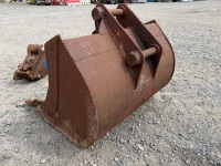 APPROX. 3ft TOOTHED DIGGING BUCKET TO SUIT 6-8 TON MACHINE - 6
