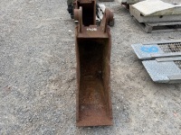 APPROX. 1ft TOOTHLESS DIGGING BUCKET TO SUIT JCB 3CX - 2