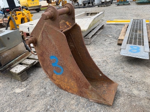 APPROX. 10" TOOTHLESS DIGGING BUCKET TO SUIT JCB 3CX