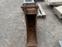 APPROX. 10" TOOTHLESS DIGGING BUCKET TO SUIT JCB 3CX - 2