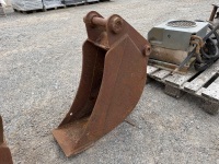 APPROX. 10" TOOTHLESS DIGGING BUCKET TO SUIT JCB 3CX - 3