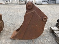 APPROX. 10" TOOTHLESS DIGGING BUCKET TO SUIT JCB 3CX - 4