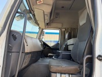 RENAULT PREMIUM PRIVILEGE 4X2 AUTOMATIC TRACTOR UNIT - 7
