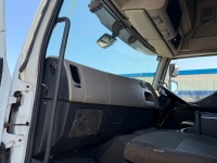 RENAULT PREMIUM PRIVILEGE 4X2 AUTOMATIC TRACTOR UNIT - 9