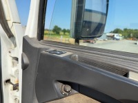 RENAULT PREMIUM PRIVILEGE 4X2 AUTOMATIC TRACTOR UNIT - 26