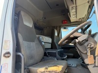 RENAULT PREMIUM PRIVILEGE 4X2 AUTOMATIC TRACTOR UNIT - 28
