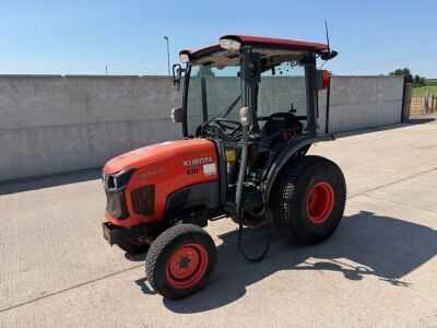 KUBOTA STW40 4WD COMPACT TRACTOR