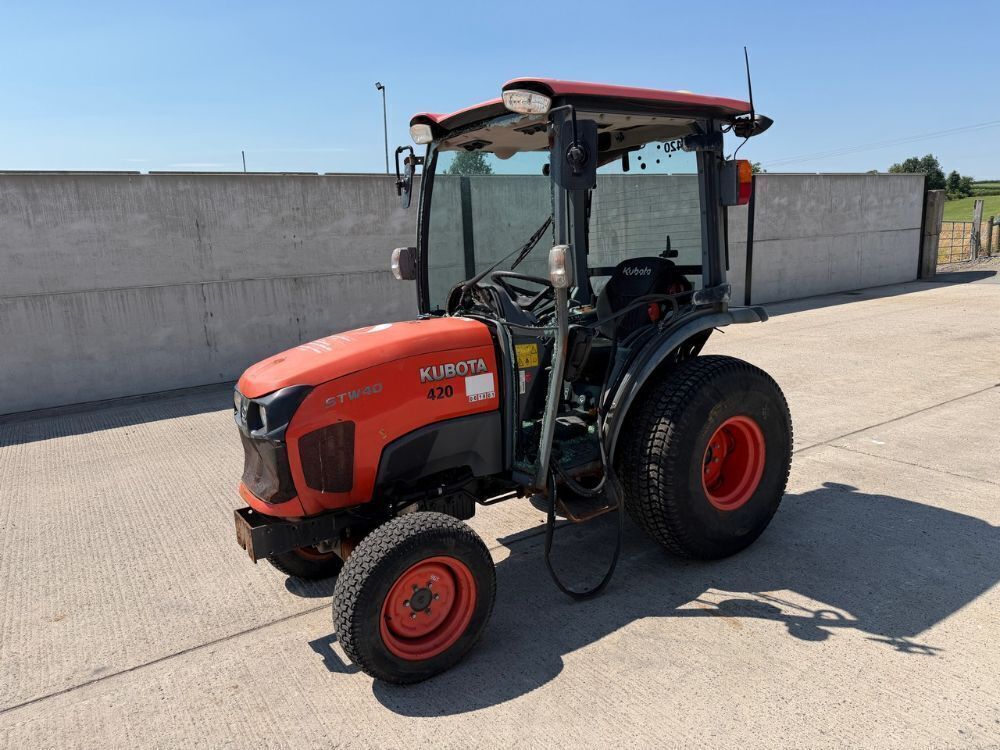 KUBOTA STW40 4WD COMPACT TRACTOR