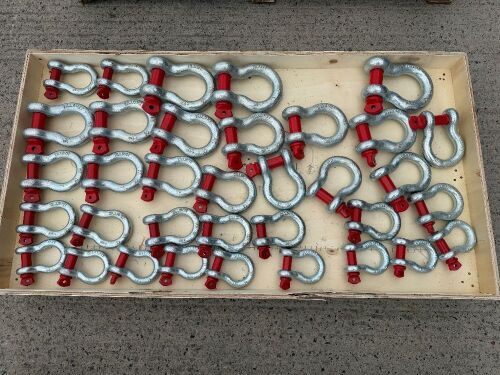 WOODEN CRATE TO INC. APPROX. 34No. ASSORTED UNUSED SHACKLES