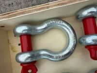 WOODEN CRATE TO INC. APPROX. 34No. ASSORTED UNUSED SHACKLES - 2