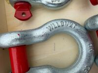 WOODEN CRATE TO INC. APPROX. 34No. ASSORTED UNUSED SHACKLES - 3