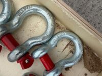 WOODEN CRATE TO INC. APPROX. 34No. ASSORTED UNUSED SHACKLES - 5