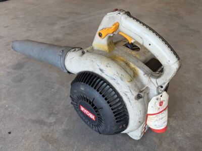 RYOBI PETROL LEAF BLOWER