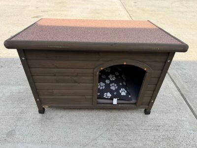 UNUSED CHEEKO TIMBER OUTDOOR PET HOUSE