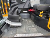 JCB HYDRADIG 110WT SV WHEELED EXCAVATOR - 35