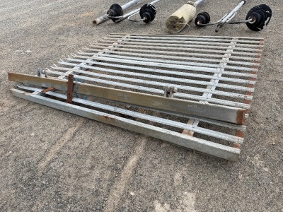 APPROX. 2470mm x 2950mm GALVINISED GATE & POST