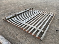 APPROX. 2470mm x 2950mm GALVINISED GATE & POST - 3