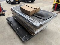 PALLET TO INC. 1No. BI-FOLD DOOR IN CHROME 900MM WIDE, 3No. PIVOT DOORS IN CHROME 900MM WIDE, 2No. SIDE PANEL IN CHROME 800MM WIDE, 1No. 1200MM WETROOM PANEL IN BLACK, 1No. 1400MM SKIDER DOOR IN CHROME, 1No. 900MM SIDE PANEL IN BLACK - 6