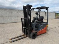 TOYOTA E20T 2 TON BATTERY OPERATED FORKLIFT