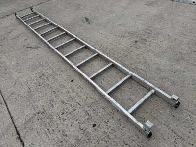 12 TREAD ALUMINIUM SINGLE LADDER