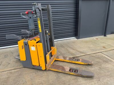 JUNGHEINRICH 24v BATTERY OPERATED HIGH LIFT PALLET TRUCK