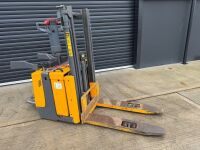 JUNGHEINRICH 24v BATTERY OPERATED HIGH LIFT PALLET TRUCK