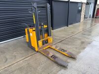 JUNGHEINRICH 24v BATTERY OPERATED HIGH LIFT PALLET TRUCK - 3
