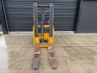 JUNGHEINRICH 24v BATTERY OPERATED HIGH LIFT PALLET TRUCK - 4