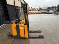 JUNGHEINRICH 24v BATTERY OPERATED HIGH LIFT PALLET TRUCK - 14