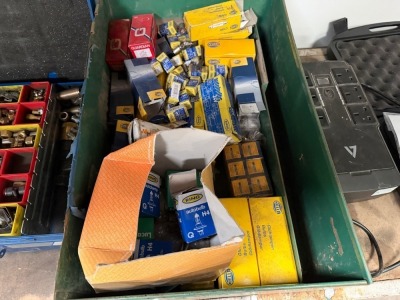 LARGE SELECTION OF ASSORTED UNUSED BULBS
