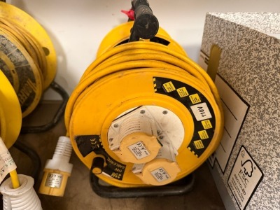 APPROX. 25m 110v EXTENSION LEAD