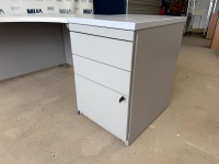 APPROX. 1600mm RIGHT HAND CORNER DESK & DESK HIGH PEDESTAL - 5