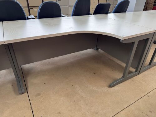 APPROX. 1600mm RIGHT HAND CORNER DESK
