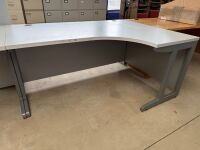 APPROX. 1600mm RIGHT HAND CORNER DESK